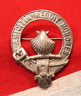 Original Vintage Scottish Pringle Clan Bonnet Badge, with Latin Clan Motto  'Amicitia Reddit Honores'  With Clam Shell Crest Hallmarked Edinburgh Silver