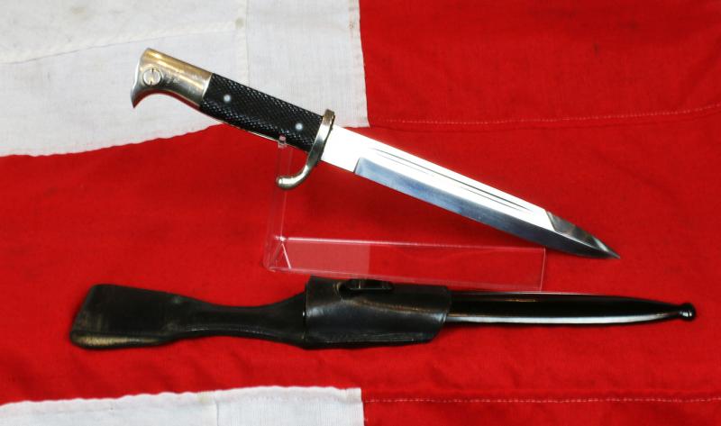 A Near Mint WW2 Third Reich German Machinegunners Close Combat Knife / Bayonet For Heer & Waffen SS, Complete With Its Original Frog Belt Mount Also In Near Mint Condition