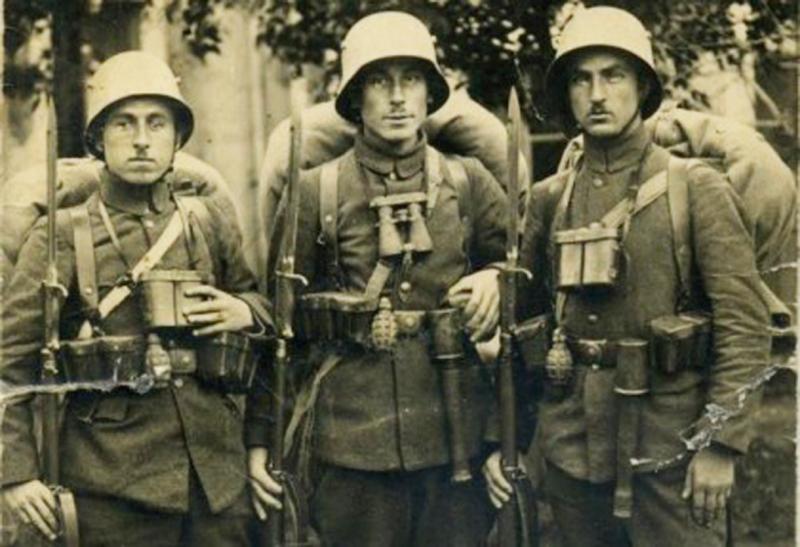 A Rare Early 'Long Eared' German WW1 'Butcher' Bayonet S98/05 o.S. (ohne Sage} with Leather and Steel Scabbard and Frog Belt Mount. By Simson & Co. Suhl.