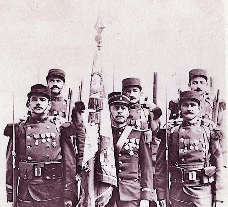 A Good 19th-20th Century French 1886 Pattern Lebel Rifle Sword Bayonet & Frog Hook Scabbard. WW1 French Foreign Legion Issue