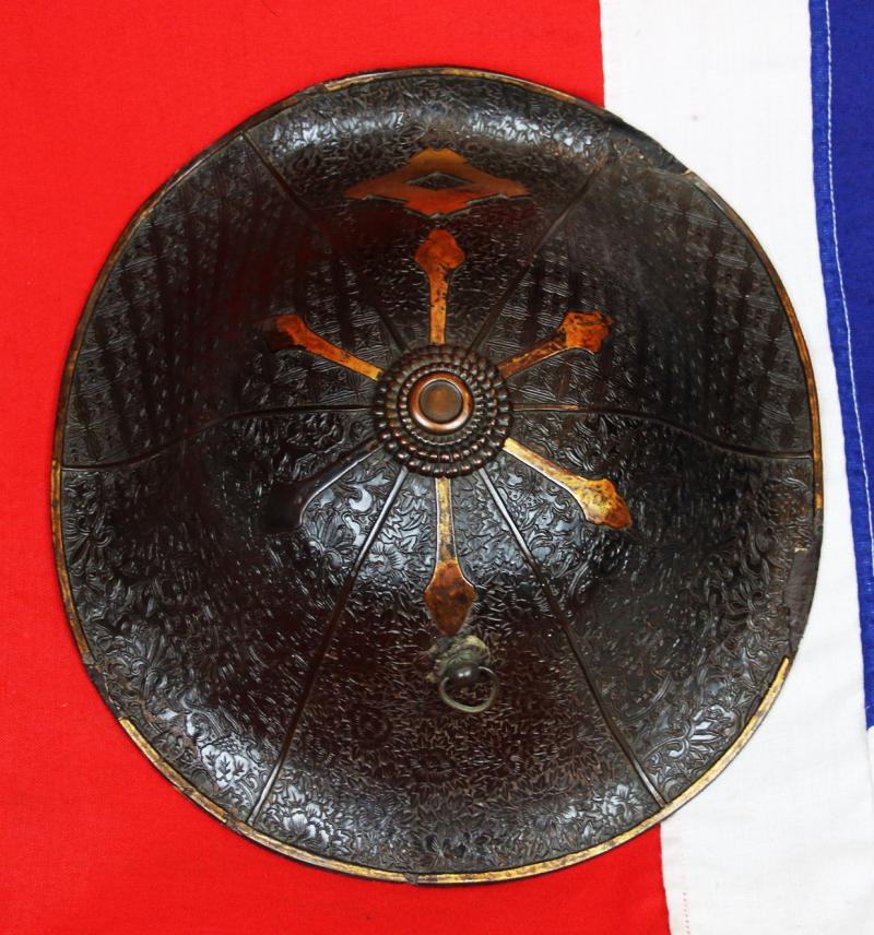 A Beautiful Edo Period Bato Jingasa Samurai Horserider's War Hat With Beautiful Four Flower Panels and Two Geometric Takebori Relief Decor In Six Distinct Panels Within the Urushi Lacquer With Clan Mon