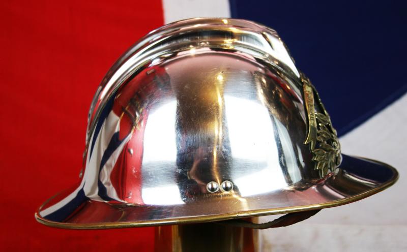 Antique Sapeurs Pompiers French Firefighter Helmet Brass and Nickel Plated, with Original Liner and Chin Strap In Excellent Condition. Early 20th Century Issue