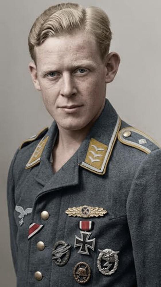 Most Rare, WW2 Issue, Frontflugspange für Schlachtflieger. The Luftwaffe Squadron Clasp for Air-to-Ground Support Pilots. Established by Reichmarshal Hermann Göring in 1944